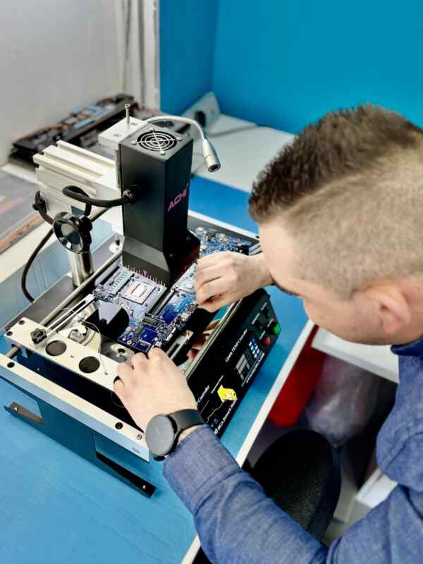 Expert laptop motherboard diagnostics